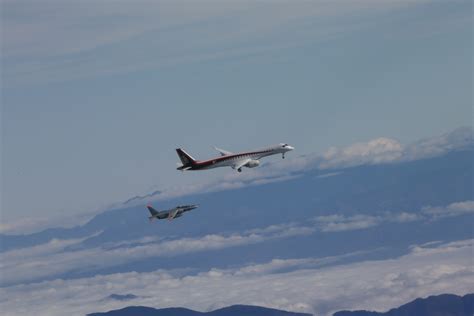 PHOTOS: Mitsubishi Regional Jet (MRJ) Successfully Takes First Flight - AirlineReporter ...