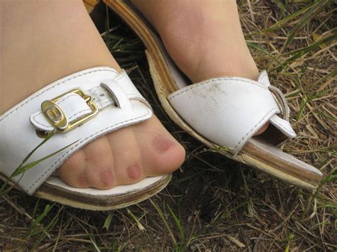 White Berkemann Peggy Retro In 2021 Berkemann Frauenschuhe Sandalen