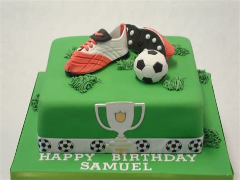 A great design to learn for the little or large football fans in your life, this cake is easy to make and can be fun for the whole family. Football Cake - Celebration Cakes - Cakeology