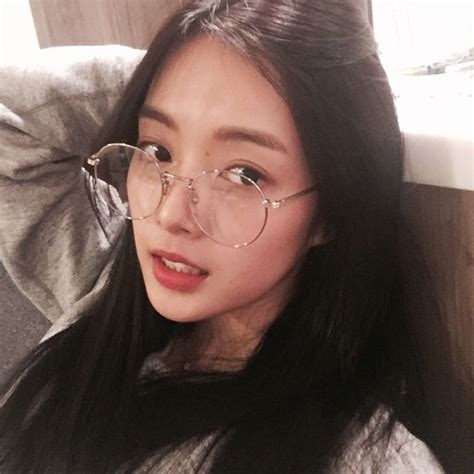 Pin By ♡ K I M ♡ On 생각만 해도 Ulzzang Korean Girl Ulzzang Girl Selca Ulzzang Glasses