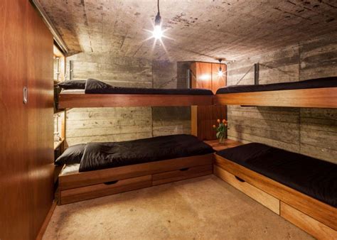 HOW TO BUILD A DOOMSDAY FAMILY BUNKER | Bunker home, Building a ...