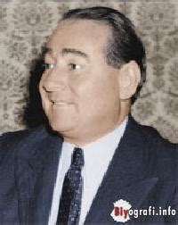 Adnan menderes, türkiye cumhuriyeti'nin siyasi tarihinde önemli bir iz bırakan siyasetçileri arasında yer alıyor. Adnan Menderes Biyografi.info.