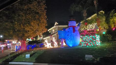 Eagle Hills Neighborhood Christmas Lights Display Drivd Thru In Brea