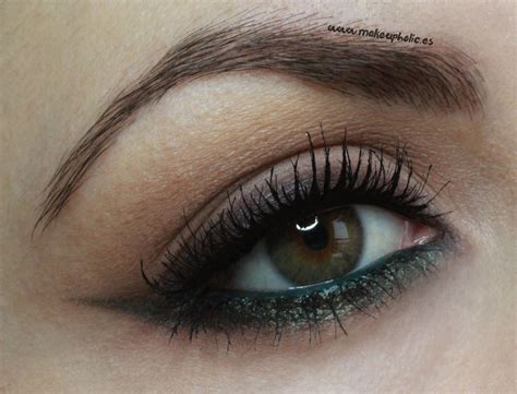 El maquillaje en los ojos es uno de los aspectos más importante del maquillaje, es lo que define si es de día o de noche. Makeupholic.es: MAQUILLAJE DE OJOS PASO A PASO: DELINEADO ...