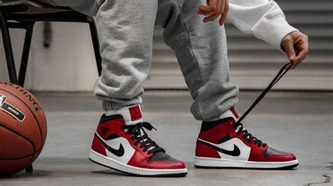 Mid after mid, it seems there's really no escaping the diffusion silhouette, and though a close likeness to the famed air jordan 1 high, it still leaves just a bit to be desired in terms of its overal. Jordan 1 Mid Chicago Black Toe | 554724-069 | The Sole Womens