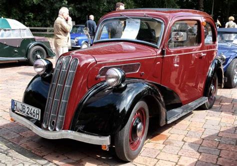 Englische Oldtimer - berühmte historische britische Automobile.