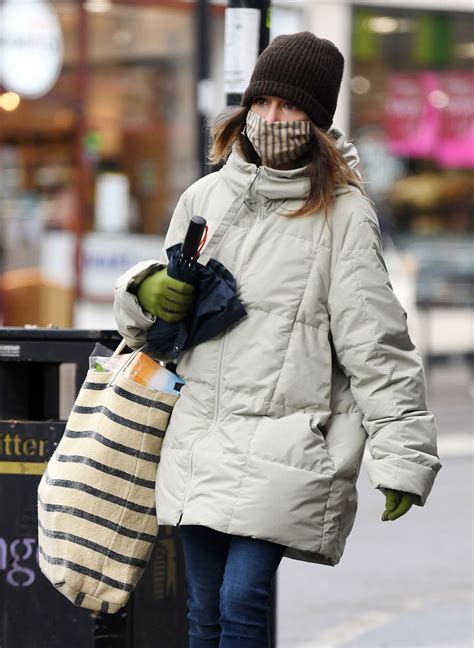 Emilia clarke is stocking up on essentials amid the pandemic. Emilia Clarke Winter Street Style - Shopping in London 01 ...