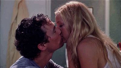 How to lose a guy in 10 days is a 2003 romantic comedy film directed by donald petrie, starring kate hudson and matthew mcconaughey. Pin em movies and tv shows are my only language