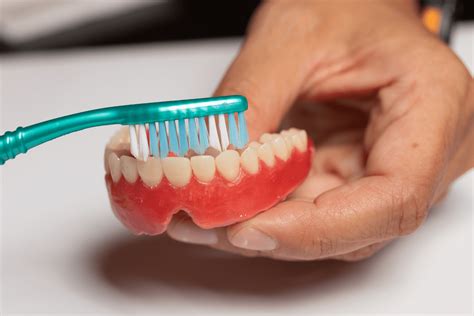 ¿cómo Debemos Cuidar Una Dentadura Postiza Clínica La Victoria