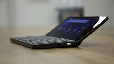 The New Gemini Pda Hands On With The New Pda Smartphone That Runs On
