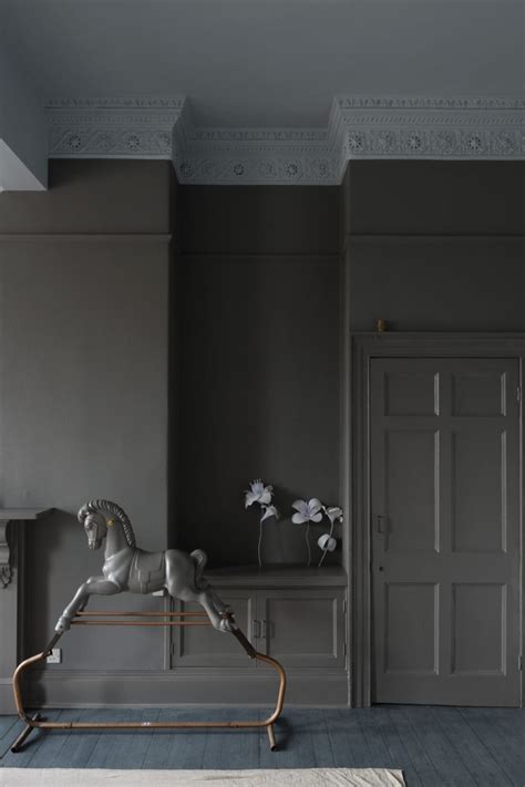 Fulfill the need to paint the windows and doors to ensure the durability of your living space with the best white gloss. choosing the right shade of grey paint