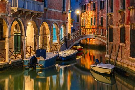 The Magic Of Venice At Night Italy Magazine