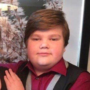 Additionally, taylor has a height of 5 feet 2 inches and weighs 55 kg. Jeremy Ray Taylor - Bio, Family, Trivia | Famous Birthdays