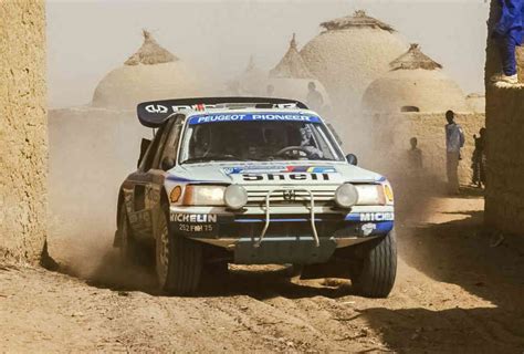 29 Filthy Photos Of The Paris Dakar Rally