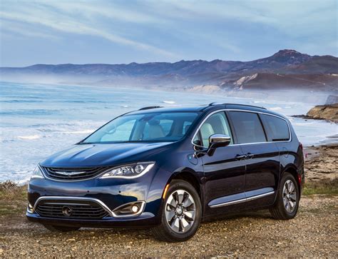 Chryslers 2018 Pacifica Plug In Hybrid Has Versatility Technology
