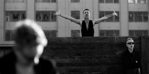 ¡ya Llegó Chécate El Nuevo Video De Depeche Mode “where’s The Revolution” Por Anton Corbijn