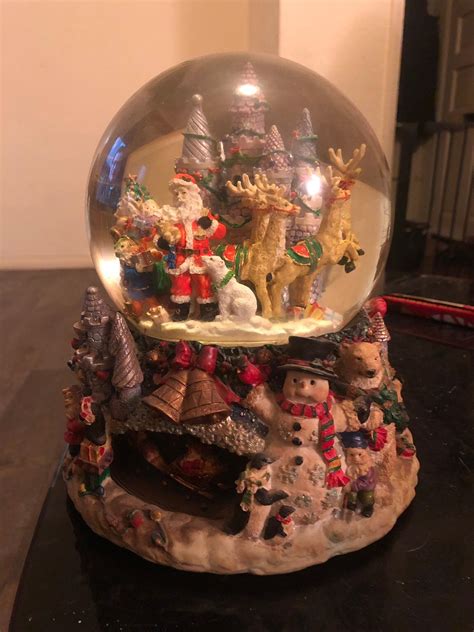 Extra Large Christmas Snow Globe In Br5 Bromley For £1000 For Sale