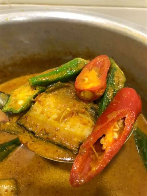 Sajikan cilok pada piring saji dengan menggunakan tusukan sate, namun bisa juga langsung dihidangkan. Cara Membuat Rempah Giling Yang Sedap Menggunakan Blender - My Resepi
