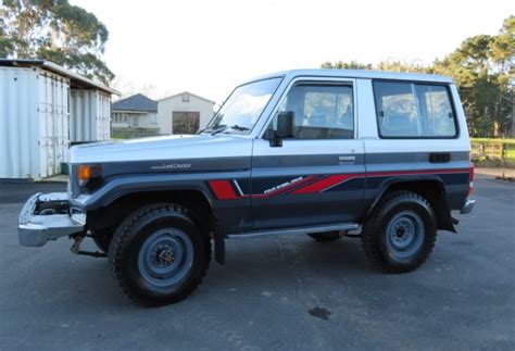 Unlike its predecessor, the fj70 featured an angular look. 1986 Toyota Land Cruiser BJ70 SWB for sale: photos, technical specs, description