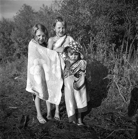 Семья Нудистов На Ферме Фото Красивое Фото
