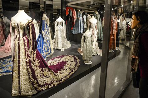 Russias Romanov Dynasty Returns To Dress Up Hermitage Museum