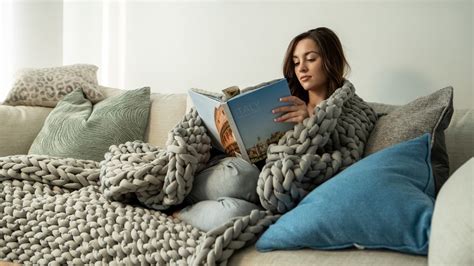 A Weighted Blanket That Combats Insomnia And Reduces