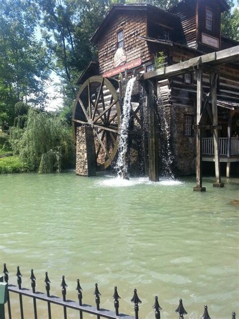 Dollywood Grist Mill Pigeon Forge Tennessee Country Barns Old Barns