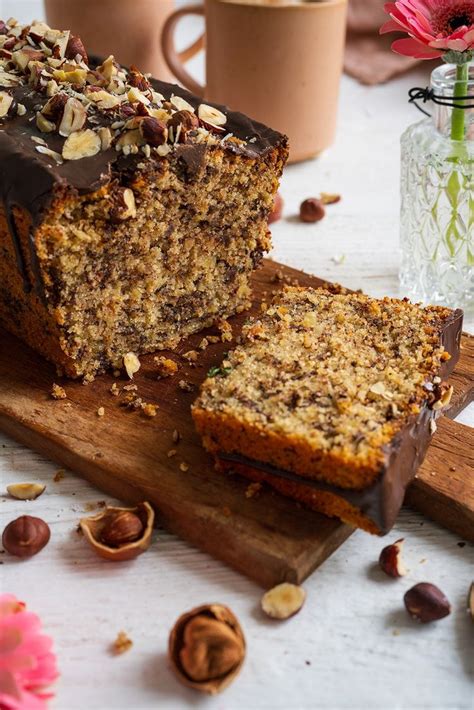 Easter cake from saxony with quark, almonds, currants and brandy or rum. Eierlikörkuchen mit Nuss ''Eierlikör-Nusskuchen ...