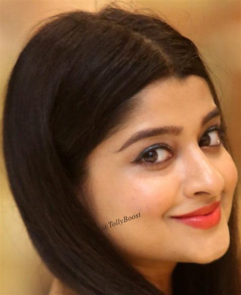 Gorgeous Indian Girl Aishani Shetty Hot Smiling Face Closeup Stills Gorgeous Indian Girl Aishani