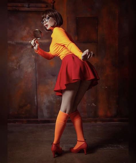 Pin By Tor Bear On Halloween Costumes Velma Cosplay Daphne And Velma