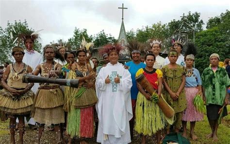 International Mission Papua New Guinea ‘shaking Fingers In Kiunga