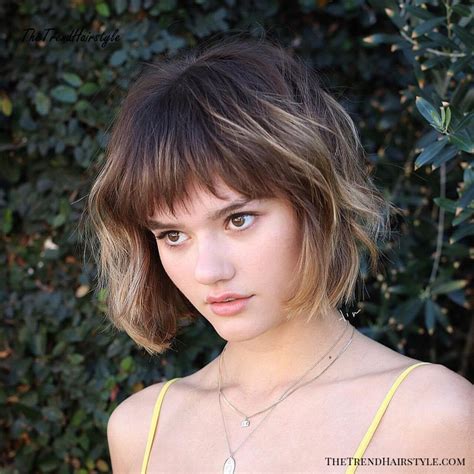 Wavy hair with bangs is so popular right now and is super flattering on so many! Shaggy Short Wavy Bob Haircut with Bangs - Best Short Wavy ...