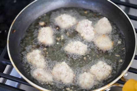 Disetiap daerah penamaan masakan ini berbeda. Resep Cireng Isi Ayam Mercon, Pedasnya Menggoyang Lidah