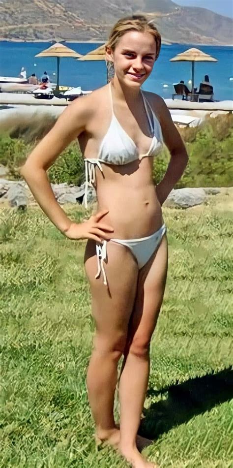 Hot And Sexy Emma Watson Bikini Photos In Knockoutpanties