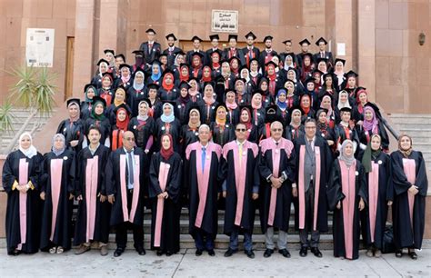 جامعة المنصورة تحتفل بتخرج الدفعة ٤٤ بكلية الصيدلة صور بوابة الأهرام