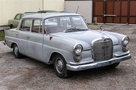 Große Mercedes Oldtimer Auktion - Retrowerk