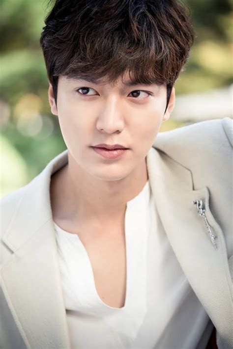 Cheong visits the people around her and says farewell before returning to the sea. Official Photos: Meet the Cast of Legend Of The Blue Sea