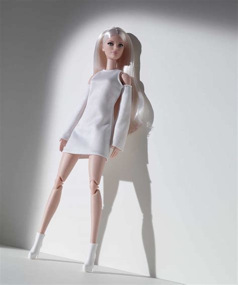 Barbie Signature Looks Doll Tall Blonde Fully Posable Fashion Doll