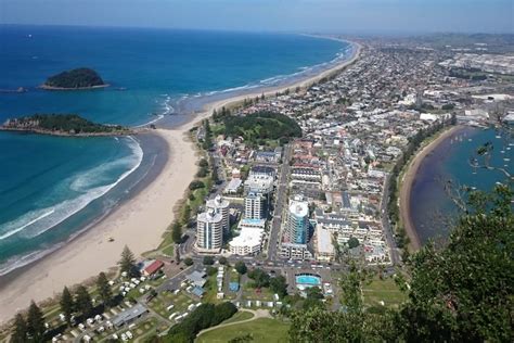 mount maunganui base track discover a much loved walk