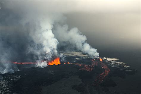 See The Incredible Photos That Captured Icelands Largest Volcanic Eruption In Over Years