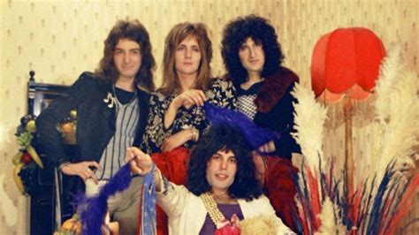 Queen Keep Yourself Alive Su Primer Single Cumple 48 Años Al Día