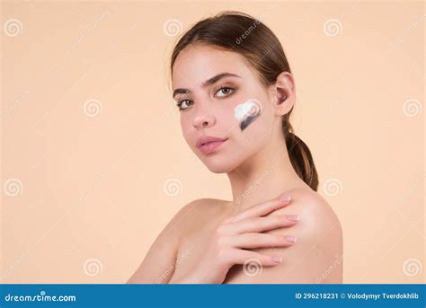 Beautiful Woman Applying Moisturizer Cream Her Face Beauty Concept