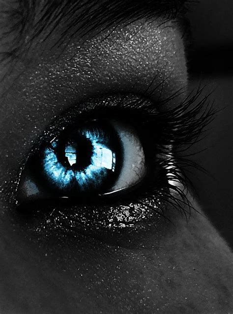 image result for glow in the dark contacts imagenes de ojos ojos locos ojos de vampiro