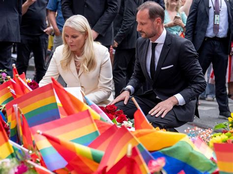 Kronprinz Haakon Und Mette Marit Besuchen Gedenkst Tte In Oslo