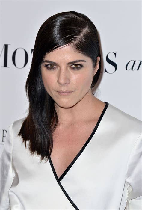 Selma blair and sarah michelle gellar take extra safety precautions while reenacting famous kiss. Selma Blair - 'Mothers and Daughters' Premiere in Los ...