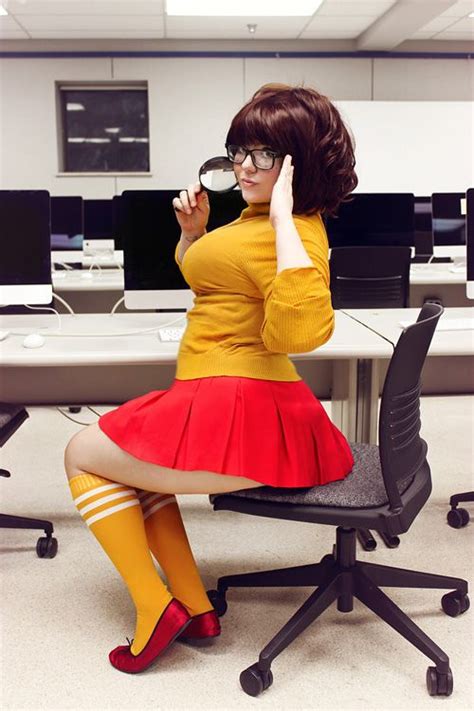 Velma Cosplay Sarah Moon Cosplays Looks Just Splendid As Velma From