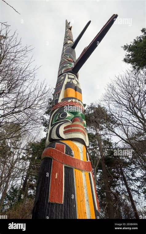 Totem Pole Victoria British Columbia Hi Res Stock Photography And