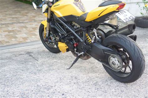 This ducati streetfighter 1098 was built to be ridden hard. Ducati streetfighter 848 Yellow | 500 - 999cc Motorcycles ...