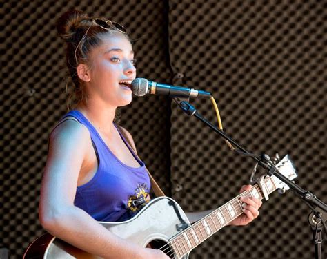 ‘voice Winner Brynn Cartelli Performs At Nantucket Brewery Alongside