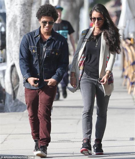 7teen Bruno Mars Goes Out With Girlfriend Jessica